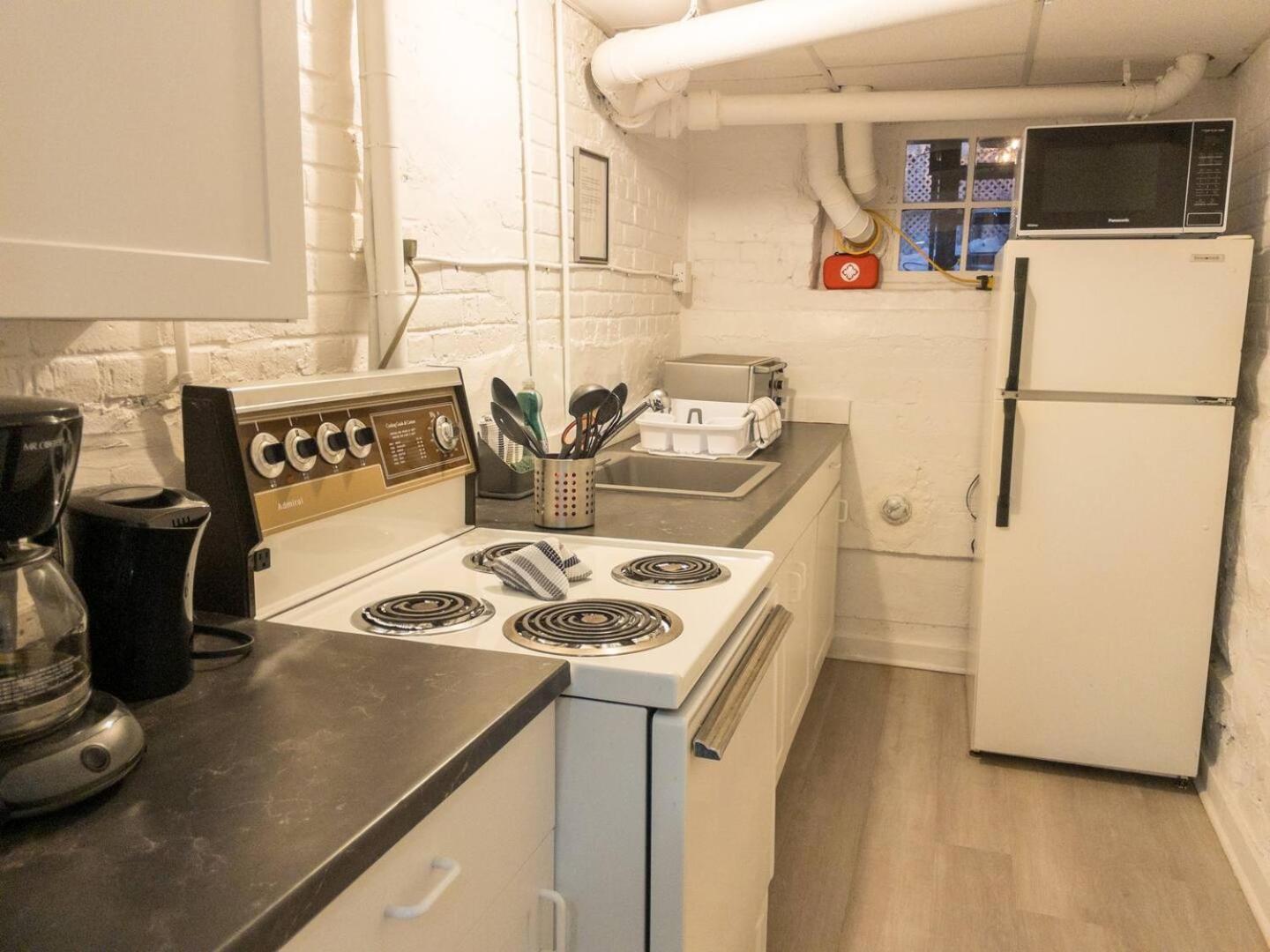 Heart Of Mtr For Memerable Experiance 2 Backyard 7Minmetro Fully Renovated & Equipped Монреал Екстериор снимка