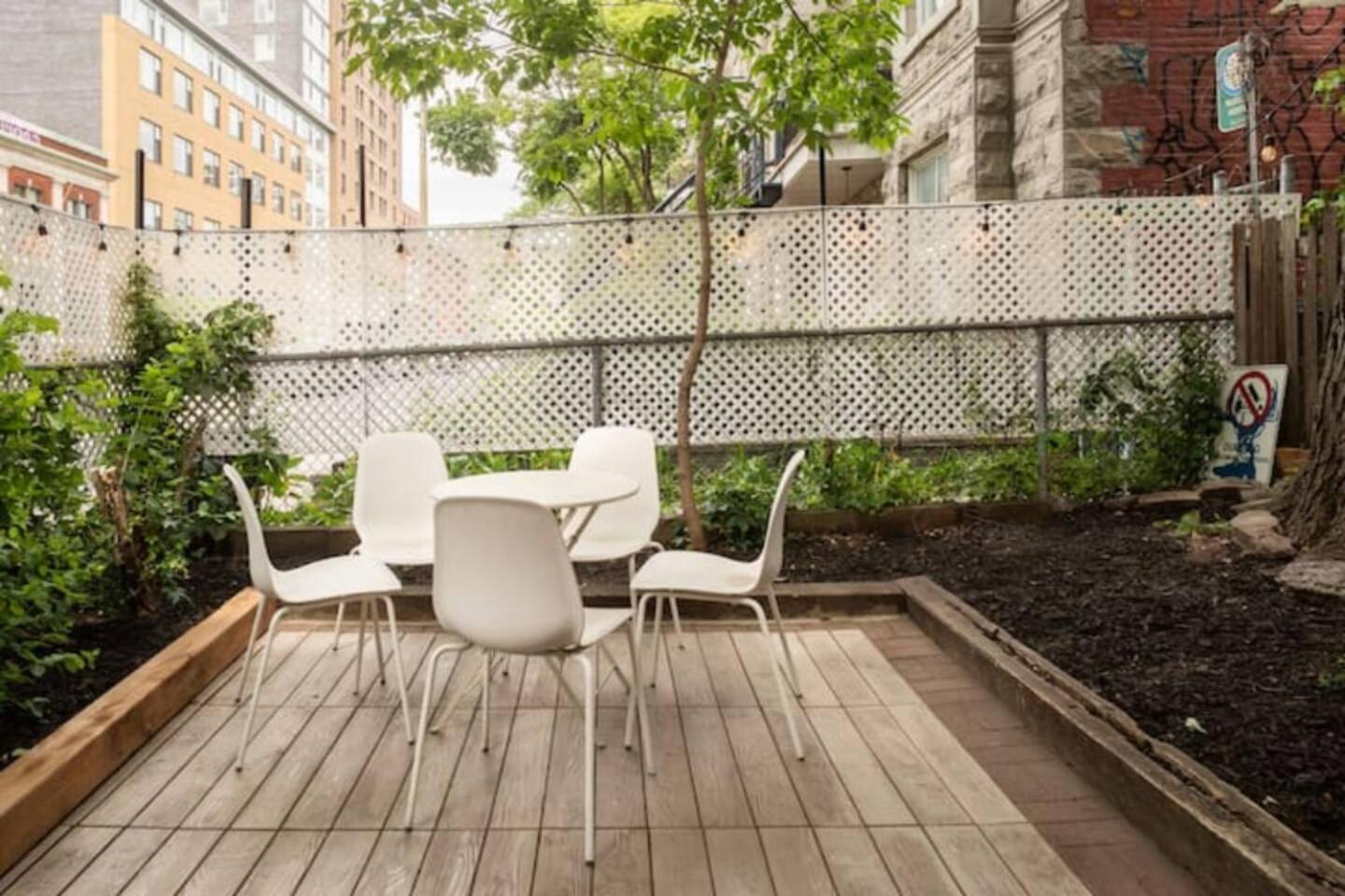 Heart Of Mtr For Memerable Experiance 2 Backyard 7Minmetro Fully Renovated & Equipped Монреал Екстериор снимка